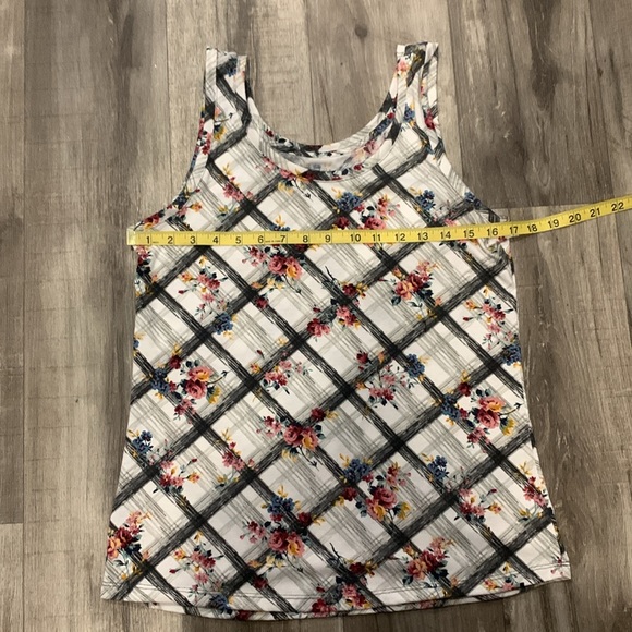 Time And Tru Small Cris Cross Floral Tank - Picture 5 of 7